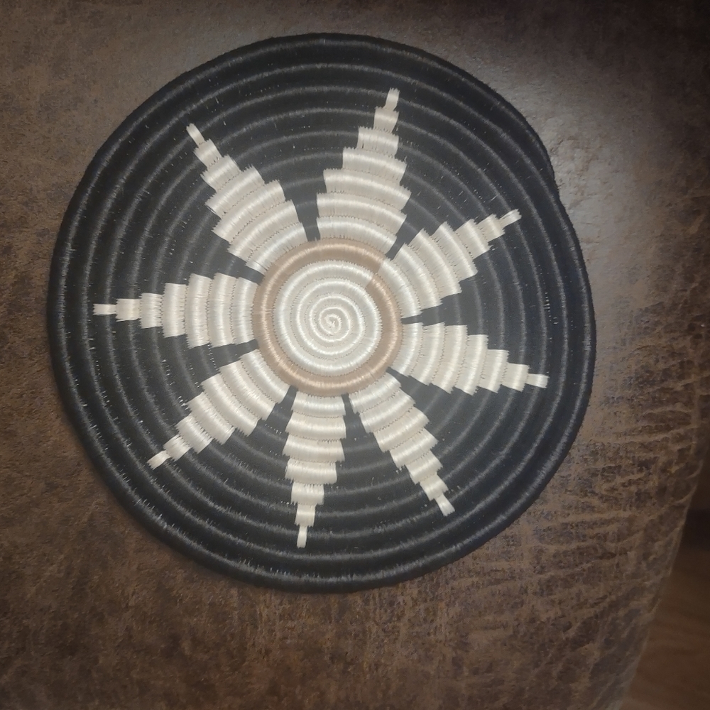 𝅺NWT One (1) Young Living Foundation Woven Trivet